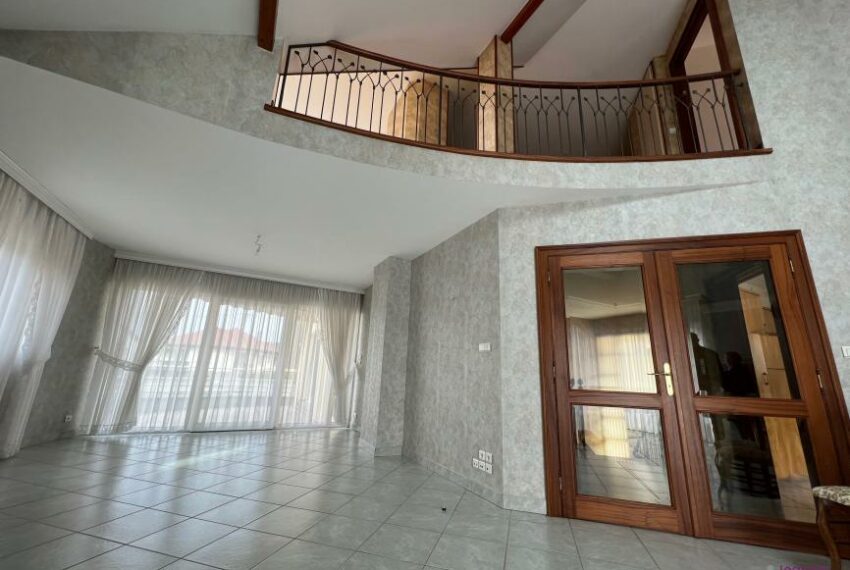 A VENDRE MAISON D'ARCHITECTE T 7 PROX. A 36