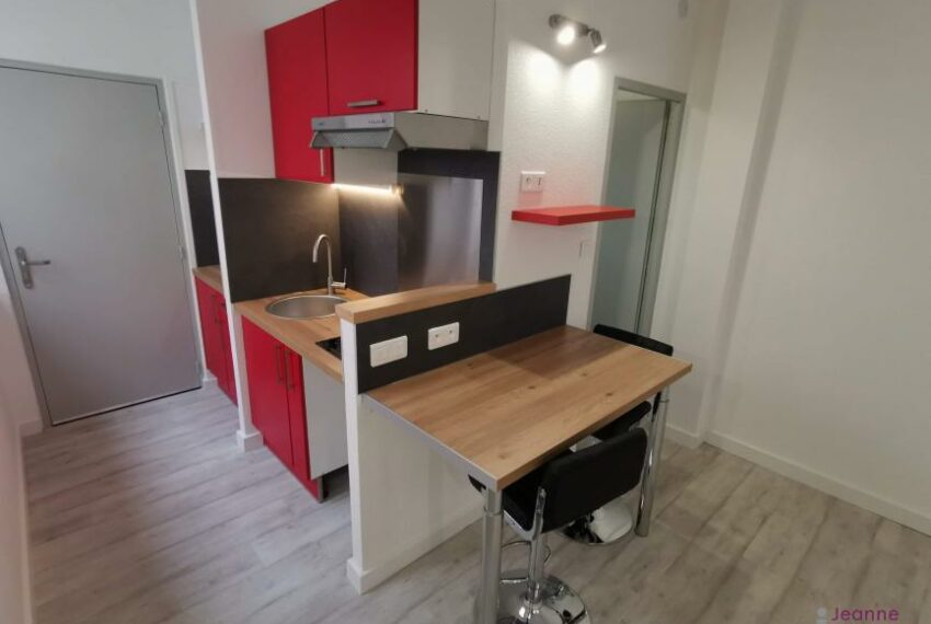 BELFORT Centre Studio en parfait état