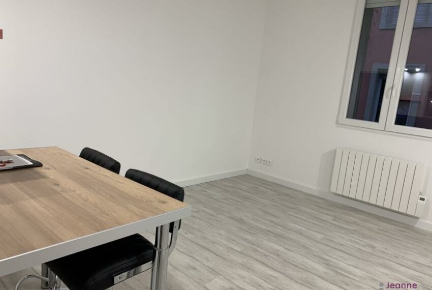 BELFORT Centre Studio en parfait état