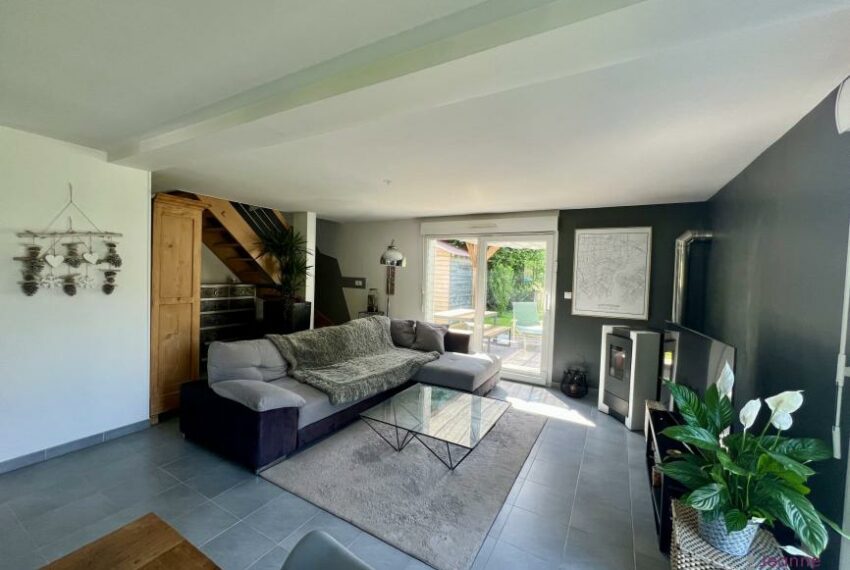 A VENDRE MAISON T4 VANDONCOURT- 8kms frontiere Suisse- 15kms Mon