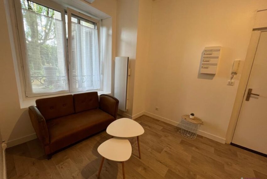 T2 ENTIEREMENT RÉNOVÉ AVEC REZ-DE-JARDIN