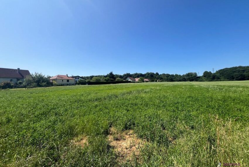 EXCLUSIF TERRAIN CONSTRUCTIBLE BAVILLIERS