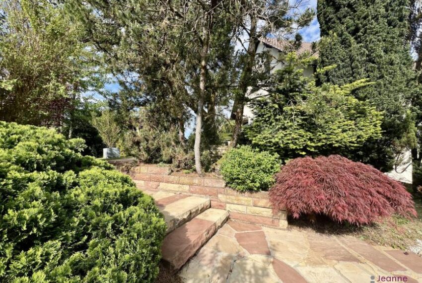 A VENDRE MAISON T 6 - JARDIN - GARAGE-