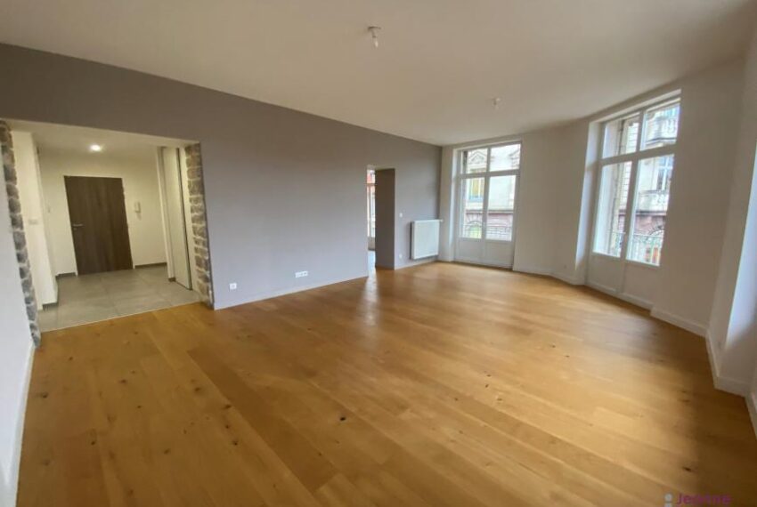 A LOUER BELFORT Appartement T5 avec balcon- cellier-cave