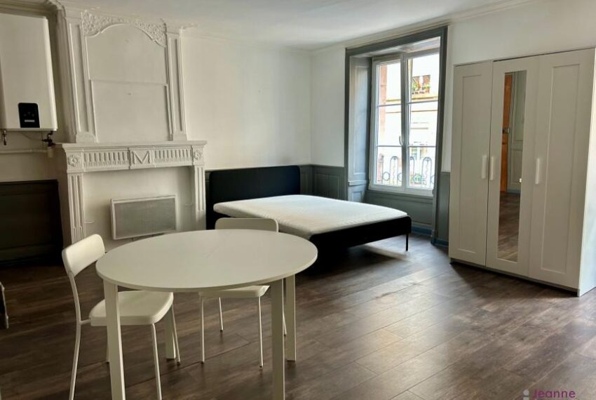 STUDIO MEUBLÉ EN VIEILLE VILLE