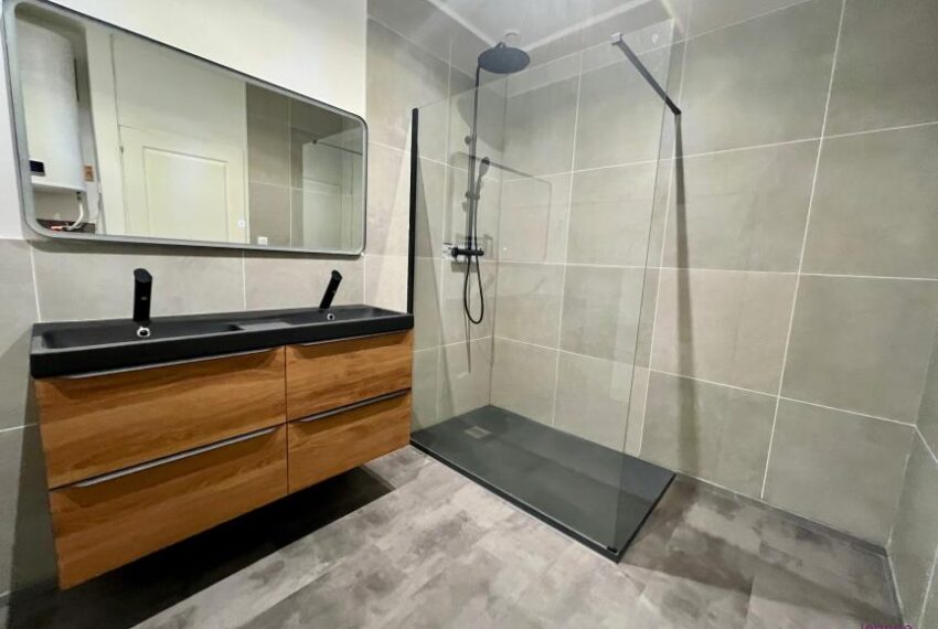 A VENDRE MAISON DE VILLE T 4 TERRASSE-GARAGE