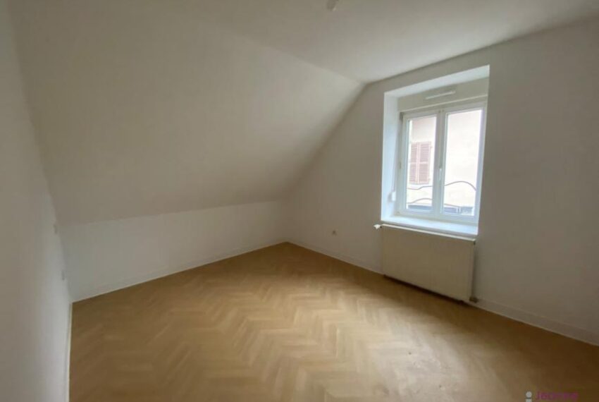 APPARTEMENT T3 ENTIEREMENT RÉNOVÉ -PARKING- CAVE