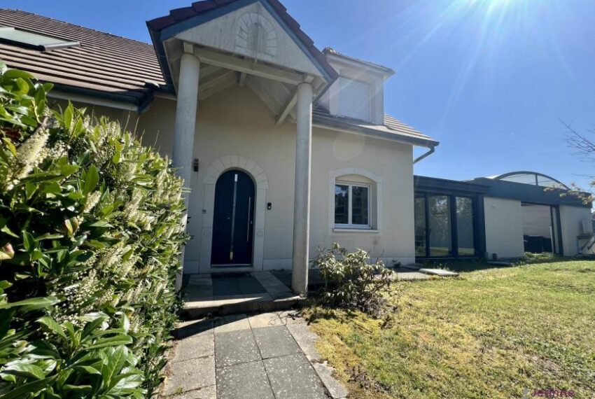 A VENDRE MAISON EXCEPTIONNELLE EVETTE SALBERT T 7 avec piscine i