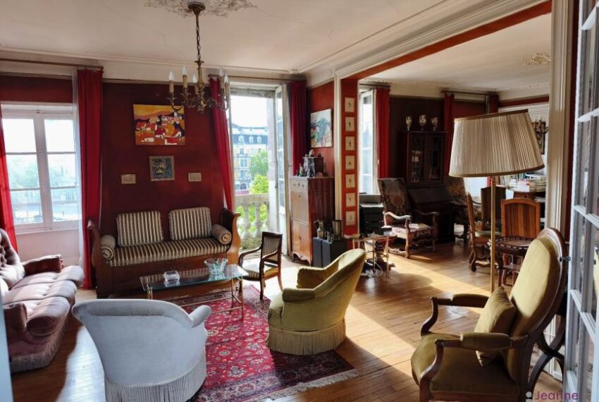 A VENDRE BELFORT CENTRE APPARTEMENT T6 A RENOVER et GARAGE