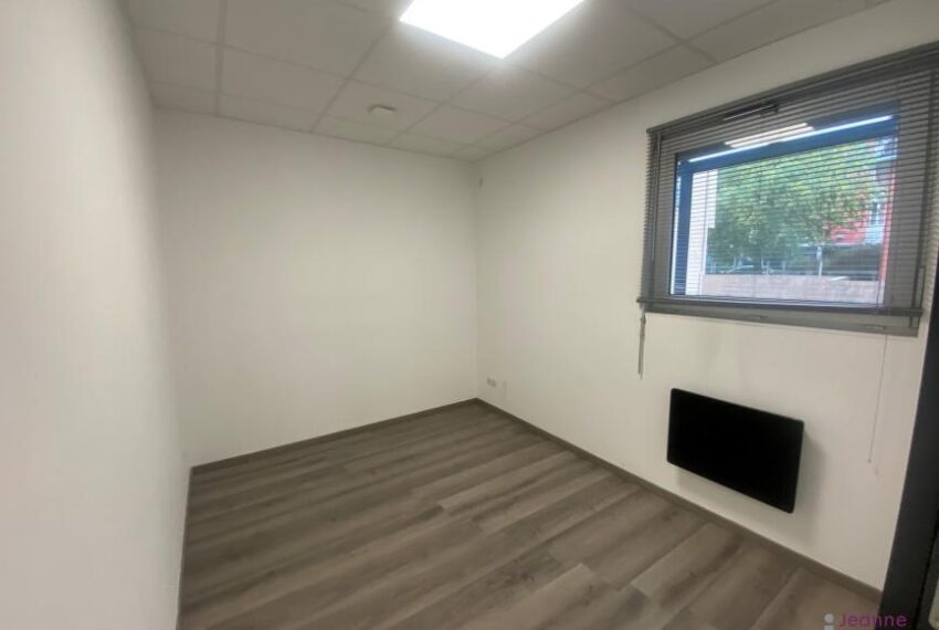 LOCAL COMMERCIAL FBG DE MONTBELIARD- PLACE DE PARKING SOUTERRAIN