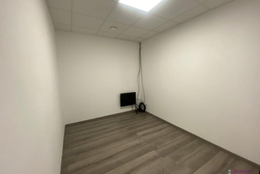 LOCAL COMMERCIAL FBG DE MONTBELIARD- PLACE DE PARKING SOUTERRAIN