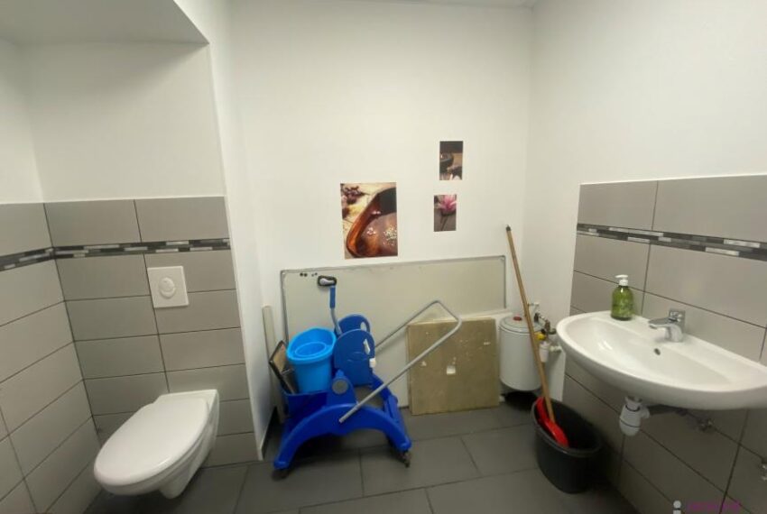 LOCAL COMMERCIAL FBG DE MONTBELIARD- PLACE DE PARKING SOUTERRAIN