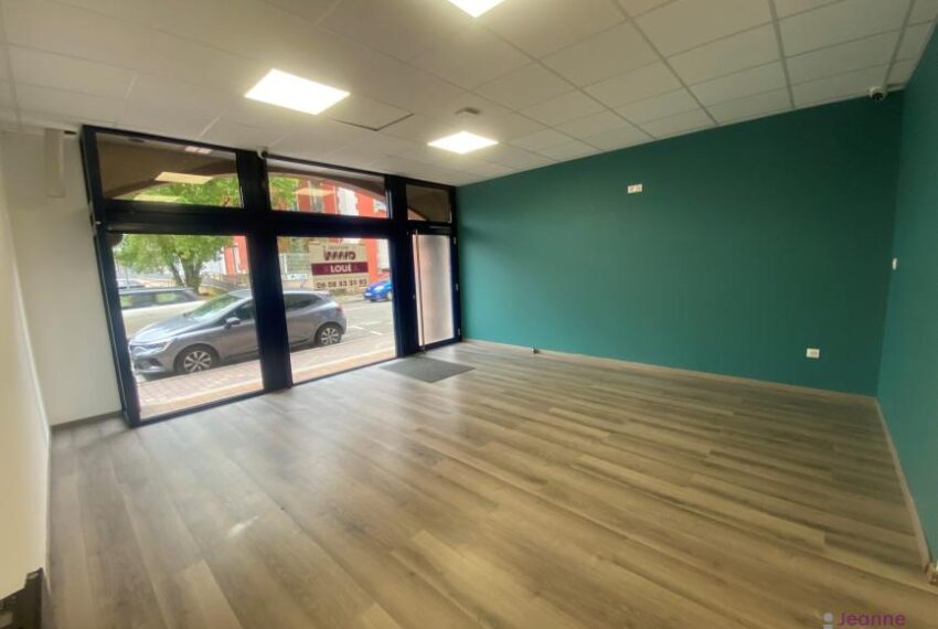 LOCAL COMMERCIAL FBG DE MONTBELIARD- PLACE DE PARKING SOUTERRAIN