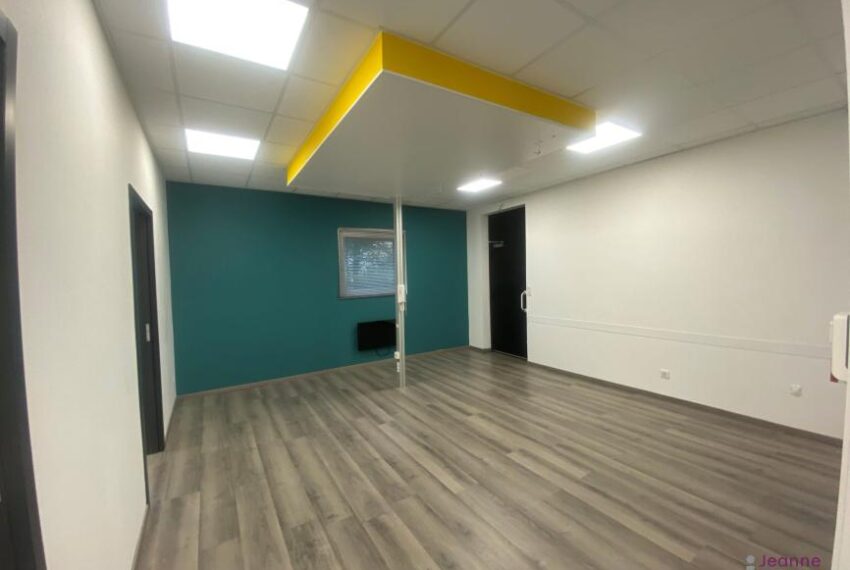 LOCAL COMMERCIAL FBG DE MONTBELIARD- PLACE DE PARKING SOUTERRAIN