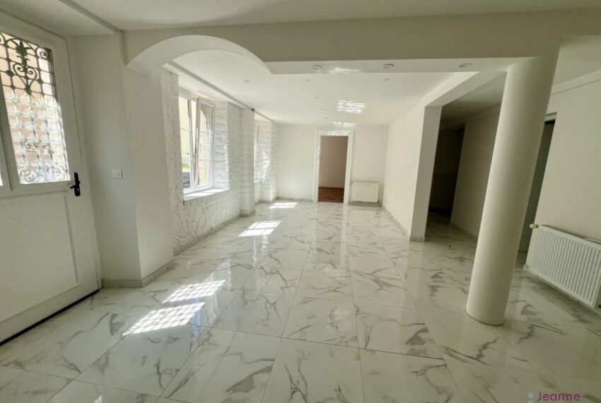 A VENDRE APPARTEMENT T4 DELLE AVEC JARDIN