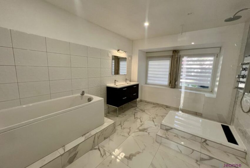 A VENDRE APPARTEMENT T4 DELLE AVEC JARDIN