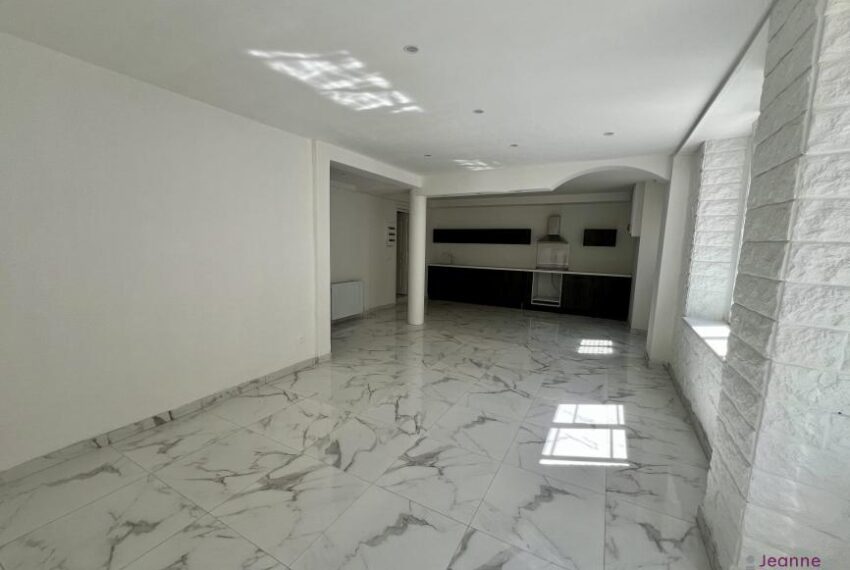 A VENDRE APPARTEMENT T4 DELLE AVEC JARDIN