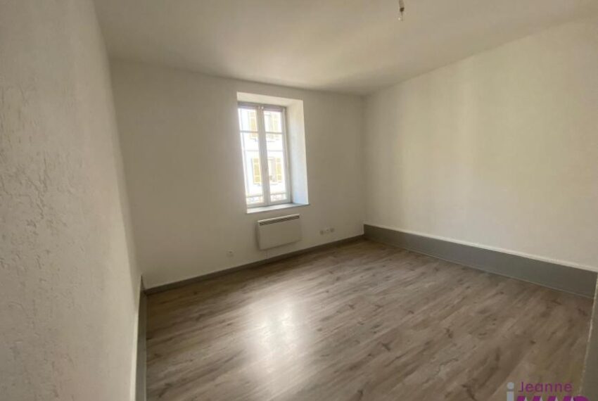 À LOUER APPARTEMENT T3-PLACE DE PARKING-CAVE