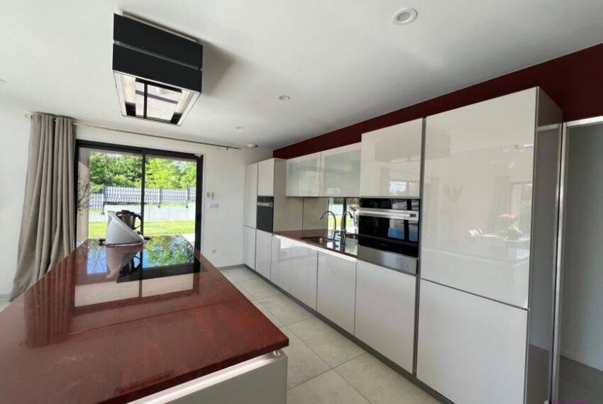 A VENDRE MAISON D'ARCHITECTE -5 chambres spacieuses- terrasse- j