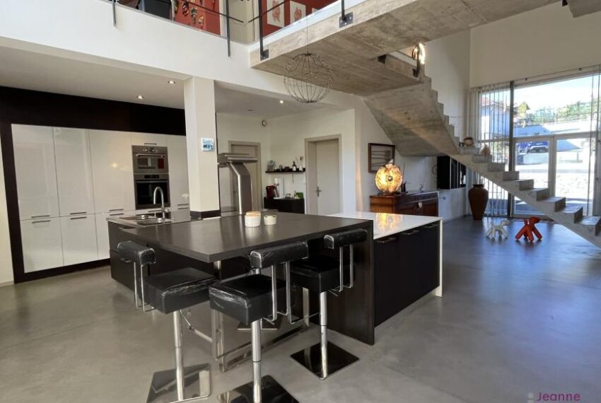 15 MN DU CENTRE VILLE DE BELFORT - GRANGE RENOVEE DE 290M²
