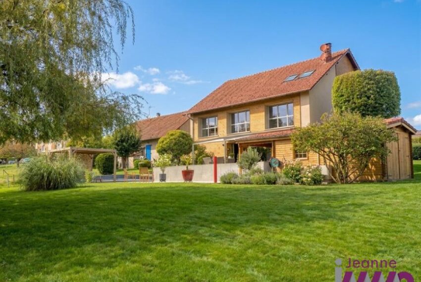 15 MN DU CENTRE VILLE DE BELFORT - GRANGE RENOVEE DE 290M²