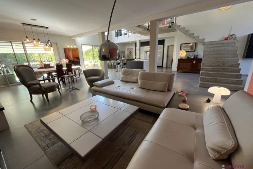 15 MN DU CENTRE VILLE DE BELFORT - GRANGE RENOVEE DE 290M²