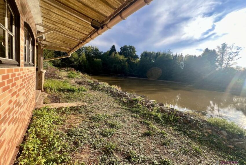 A VENDRE ETANG avec Magnifique Cabane de pecheur sur 122 ares